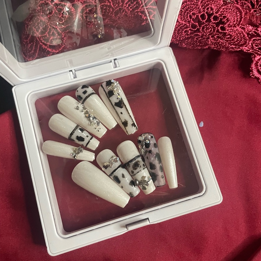 Coffin reusable press on nails